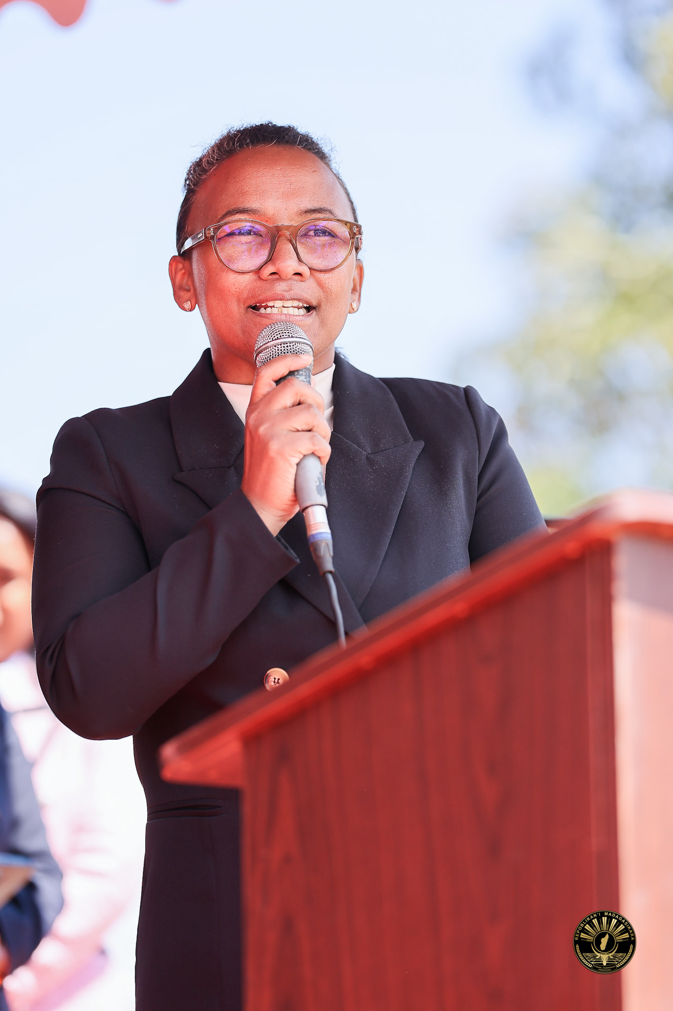 NANOLOTRA FITAOVAM-PIANARANA FENO HO AN' IREO ANKIZY MPIANATRA AO AMIN' NY EPP AMBATOBE NY FILOHA ANDRY RAJOELINA SY RAMATOA VADINY