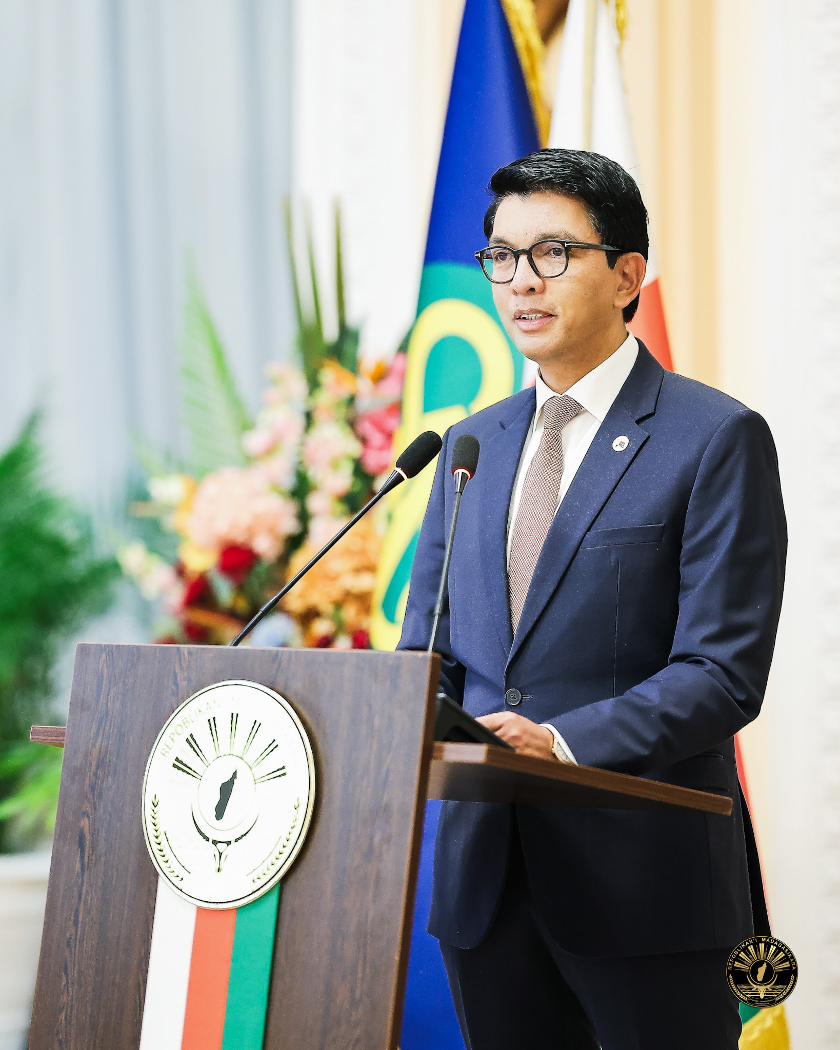 FANENDRENA NY GENERAL DE DIVISION ZAFITSAMBO RUPHIN DIMBISOA HO PRAIMINISITRA LEHIBEN' NY GOVERNEMANTA