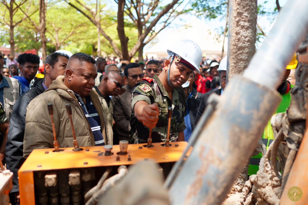 NIJERY IFOTONY NY OLAN' NY MPIANATRA TENY AMIN' NY SEKOLY AMBONY POLYTEKNIKA VONTOVORONA SY NY ONIVERSITEN' ANKATSO NY KOLONELY RAMPANARIVO SOLOFONIAINA THIERRY