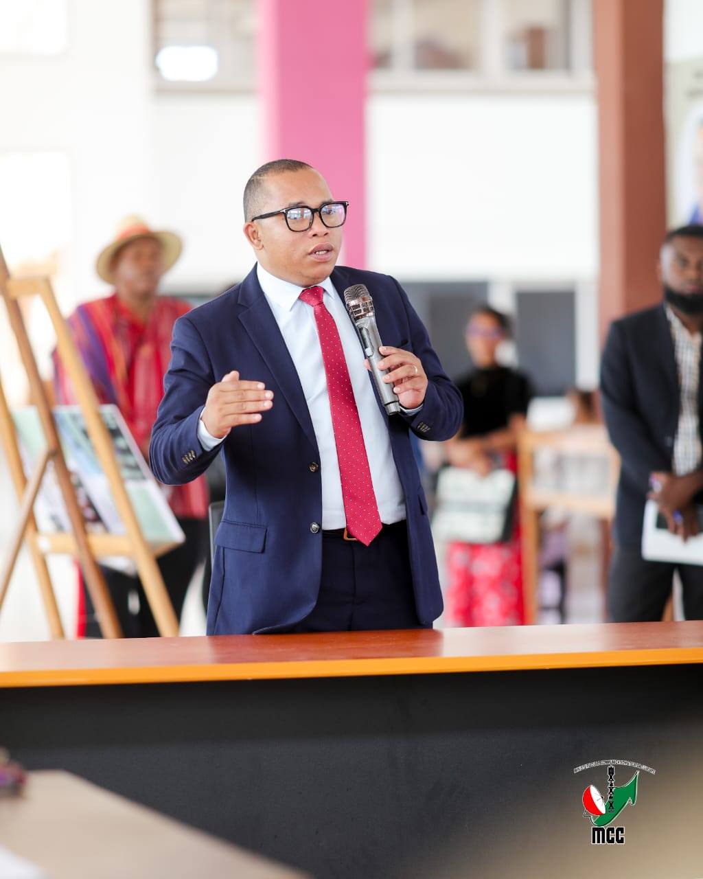 FAKAN-KEVITRA ARA-KOLONTSAINA HO AN' NY SOKAJY TONTOLON' NY BOKY