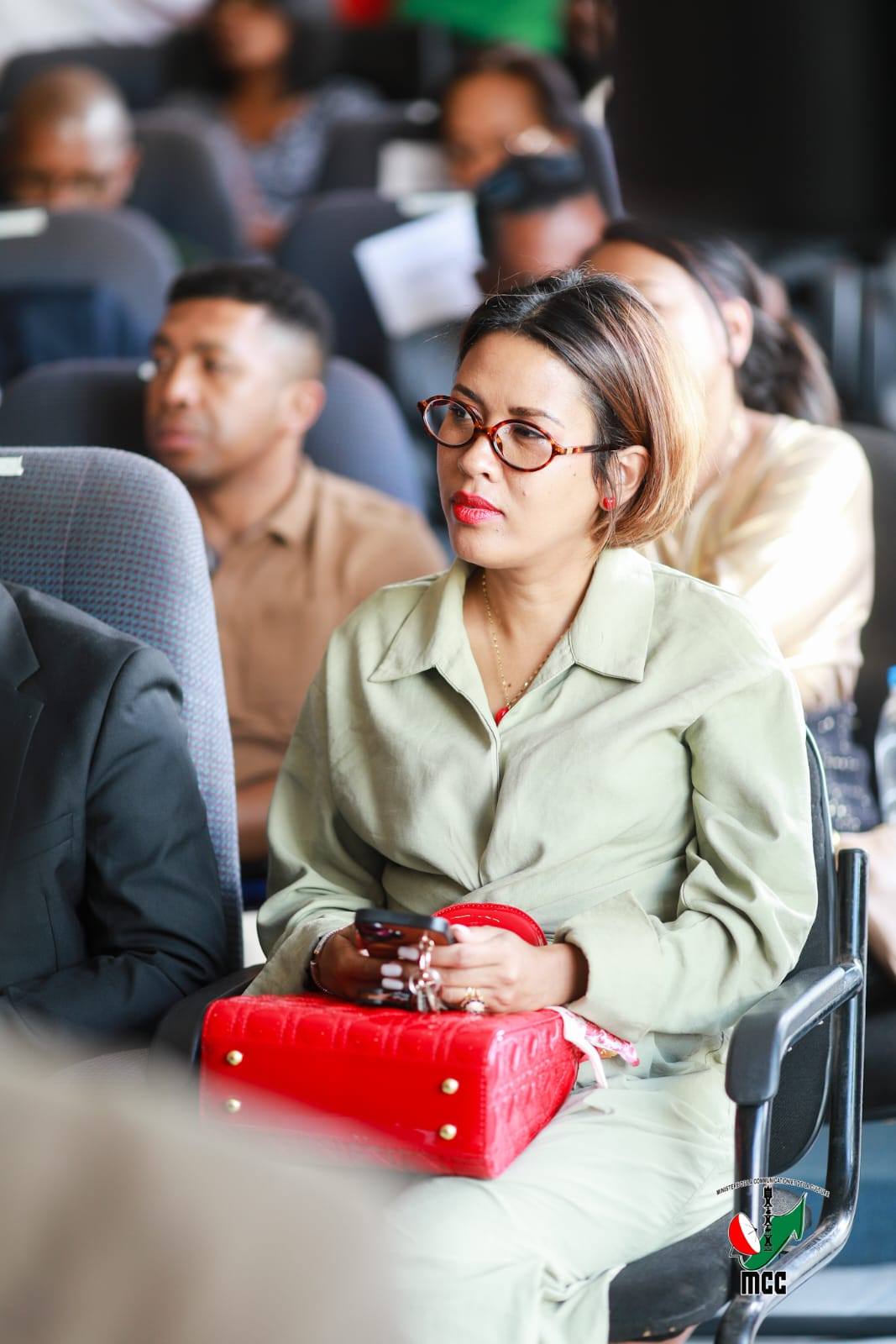 FIVORIANA NIFANATREHANA MIVANTANA TEO AMIN' NY ANTENIMIERANDOHOLONA SY IREO MINISITRA MPIKAMBANA EO ANIVON' NY GOVERNEMANTA