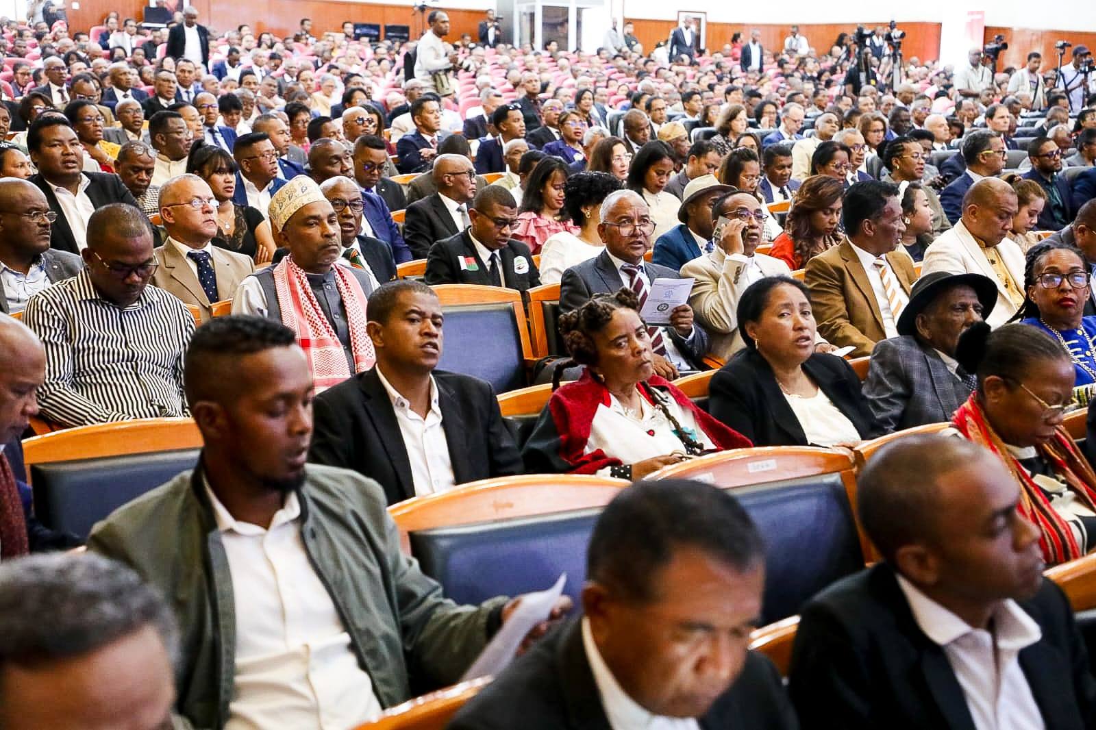 FOTOAM-BAVAKA IRAISAM-PINOANA