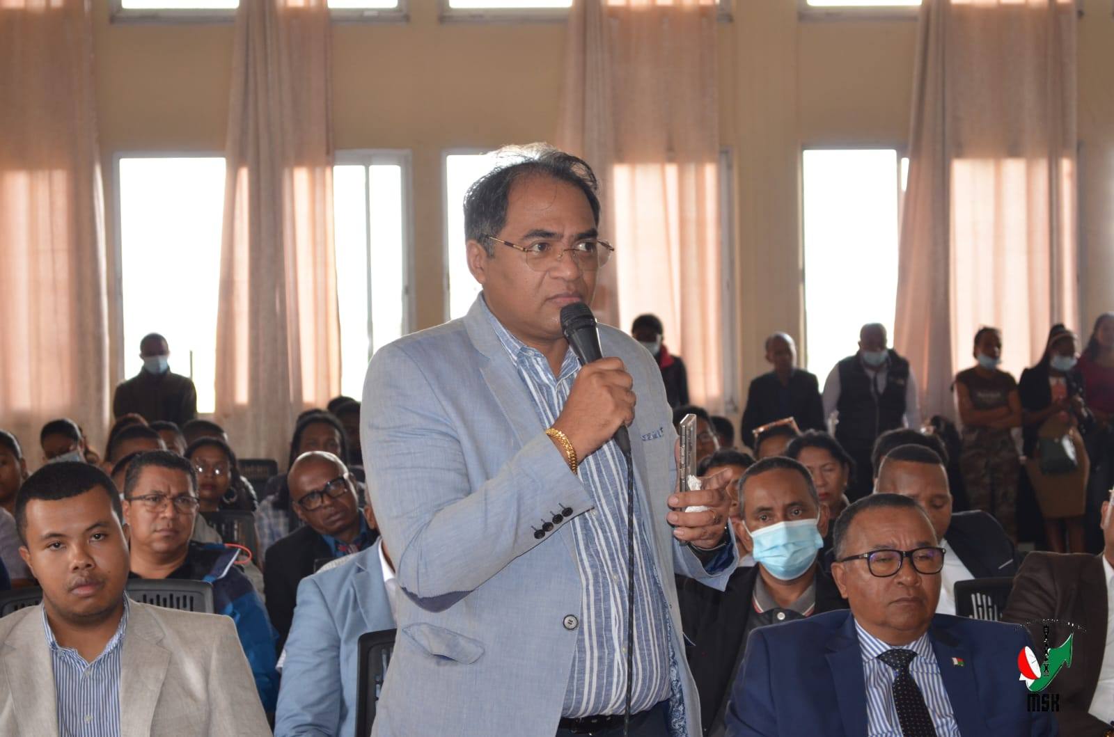 NIARA-NIDINIKA TAMIN'IREO TOMPONY HAINO VAKY JERY NY MOMBA NY TNT