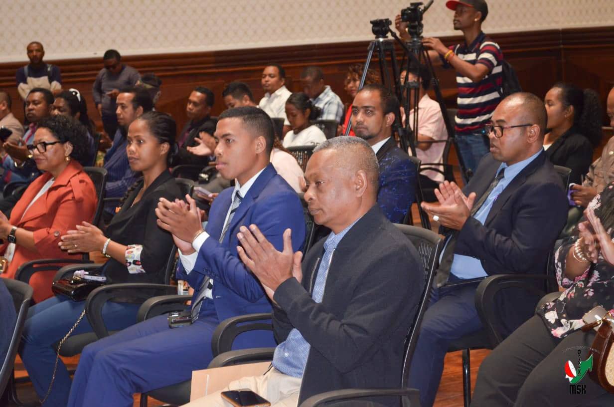 NOSONIAVIN'NY MINISITRAGASCAR FENOSOA ANDROANY NY FANGATAHANA OFOSIALY HAMPIDIRANA NY MISIONA KATOLIKA AMBODIFOTATRA - SAINTE MARIE HO ISAN'NY HAREMBAKOKA IRAISAN'IZAO TONTOLO IZAO