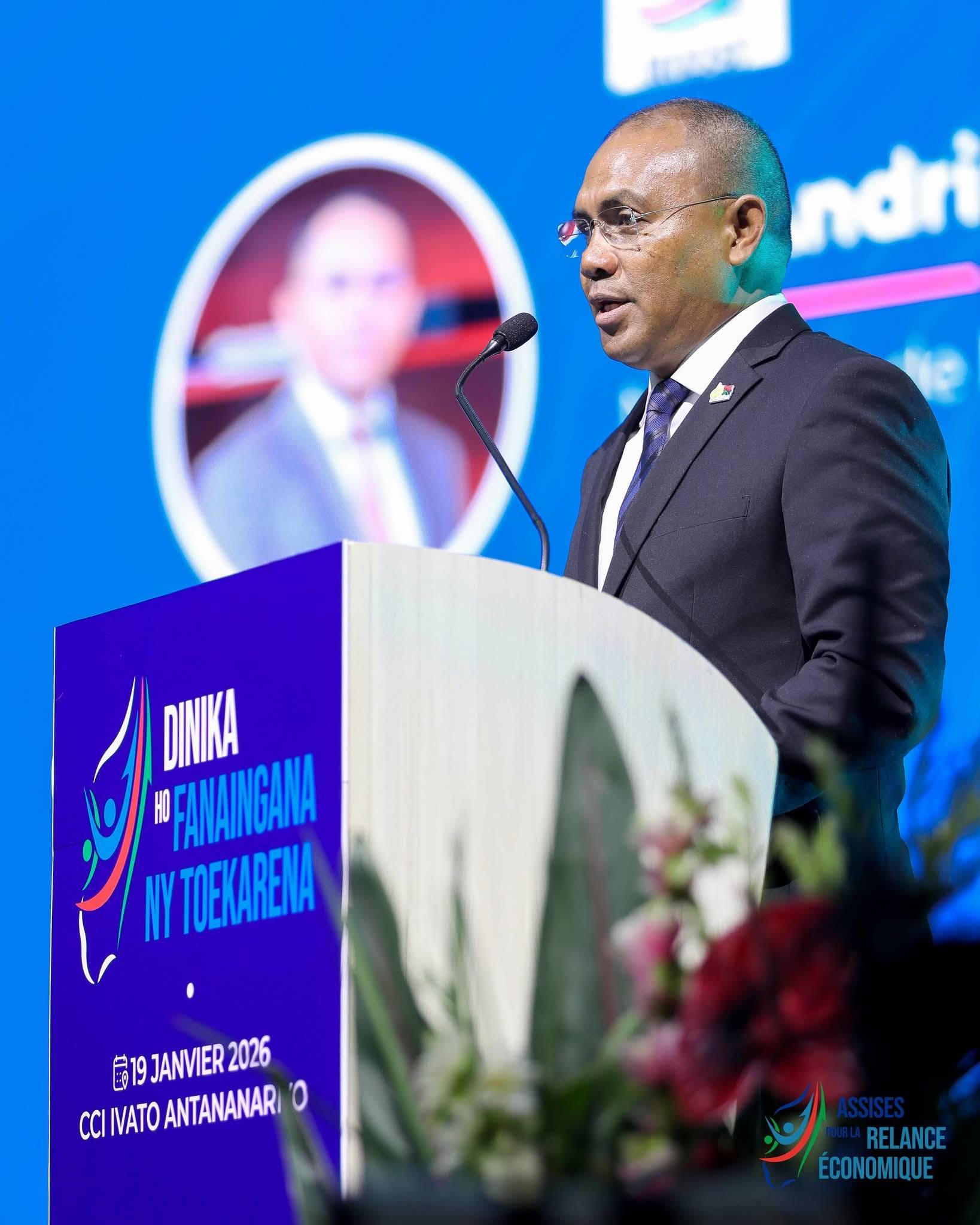 HIVOAKA AFAKA IRAY VOLANA NY DRAFITRA NASIONALY HANARENANA NY TOEKARENA HIAINGA AMIN' NY FIARAHA-MIASA EO AMIN'NY FANJAKANA SY NY SEHATRA TSY MIANKINA