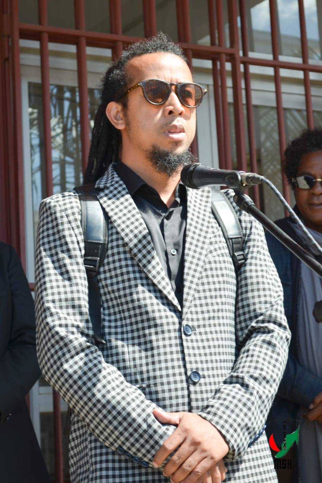 FANANGANAN-TSAINA FANAO ISAKY NY VOALOHAN' NY VOLANA