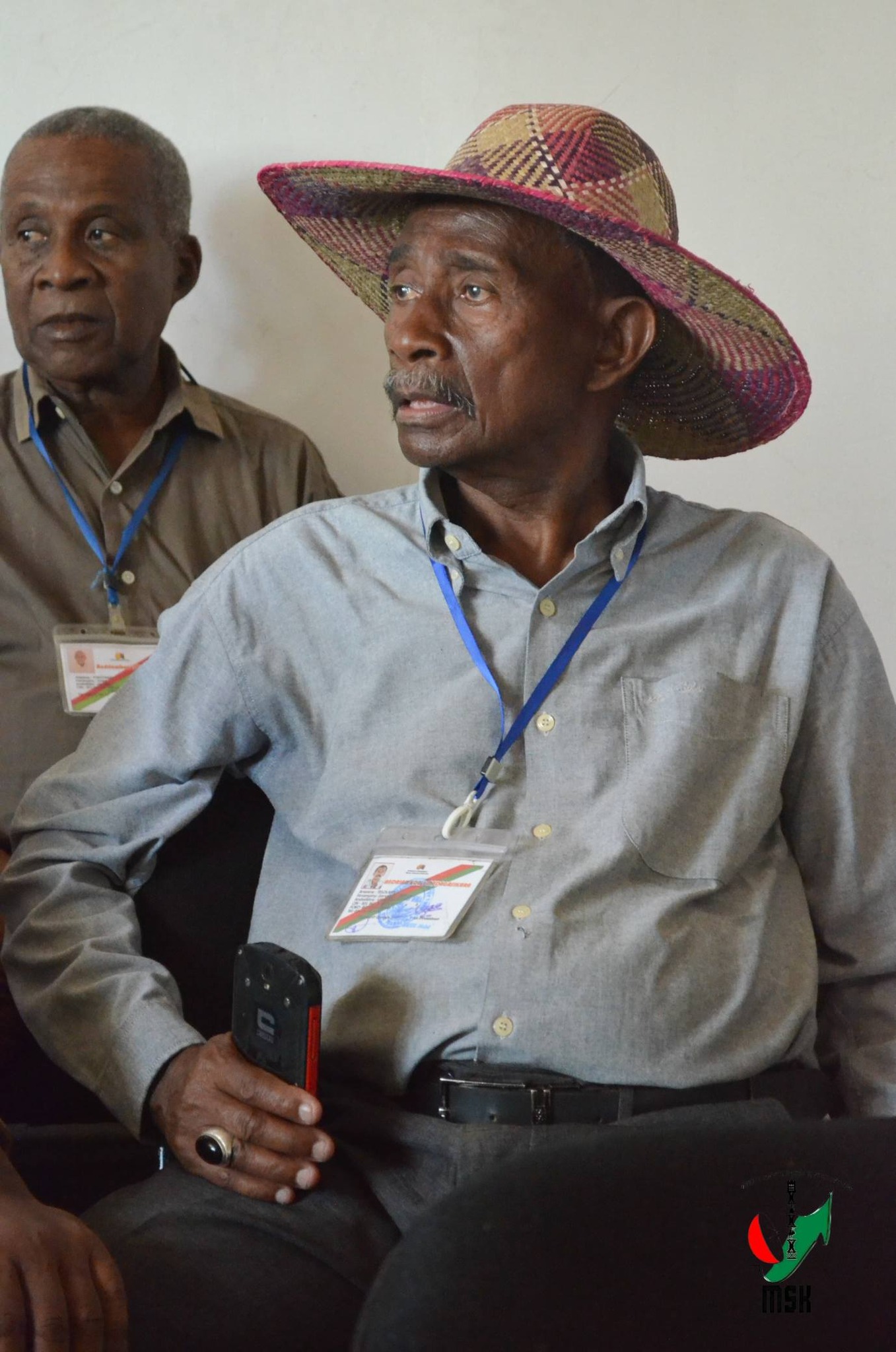 NIVIMBINA IZAY VOATSIRAMBIN' NY TANANY NY MINISTERAN' NY SERASERA SY NY KOLONTSAINA HANAMAIVANANA NY VESATRY NY RIVODOZA GEZANI