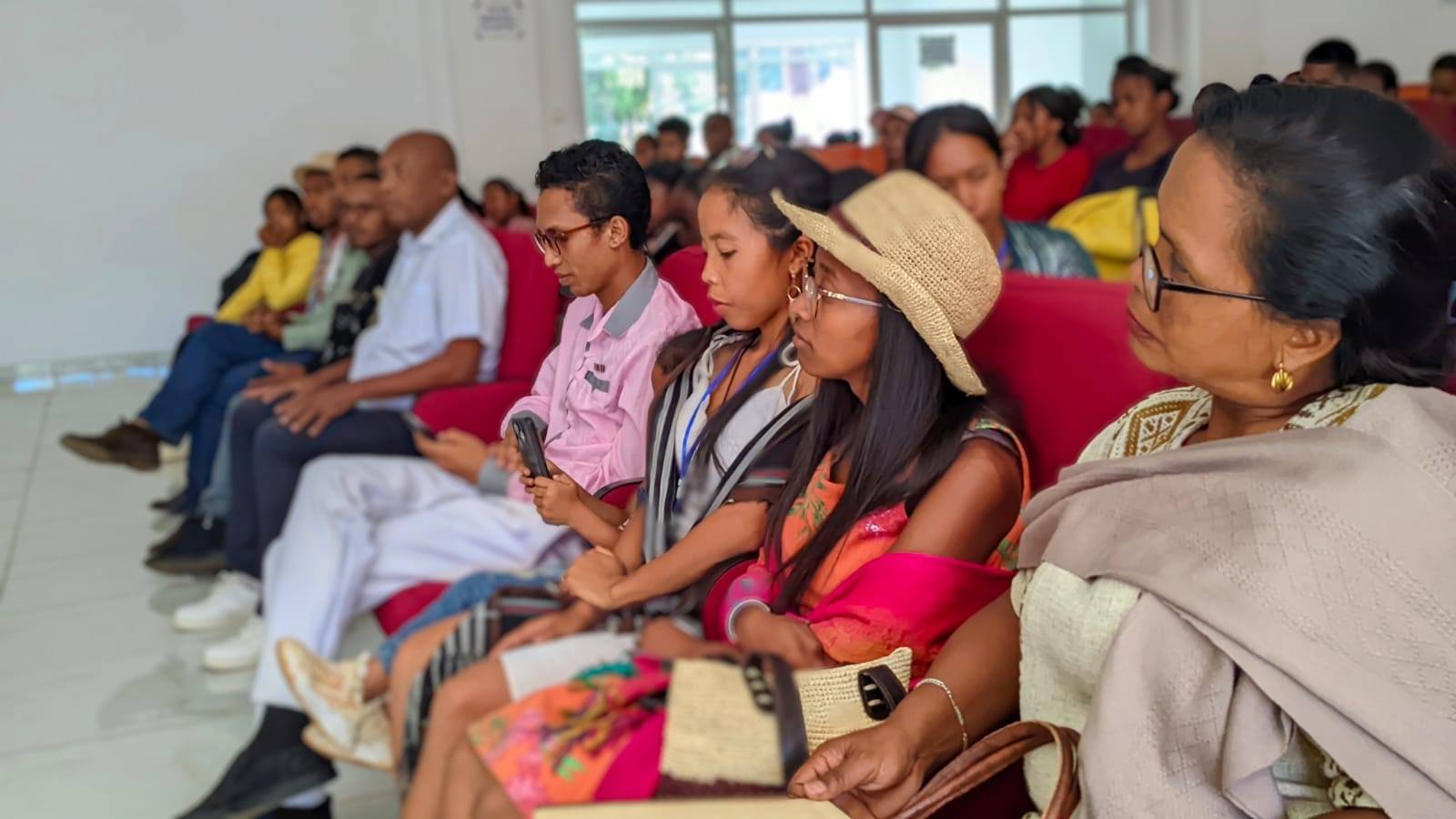 AKON'NY FANAMARIHANA NY ANDRO IRAISAM-PIRENENA HO AN'NY TENINDRENY, 21 FEBROARY 2026  "TIA NY TENINDRENY, MANANDRATRA NY TANINDRAZANA"  FITALEAVAM-PARITRY NY SERA SERA SY NY KOLONTSAINA ANALAMANGA