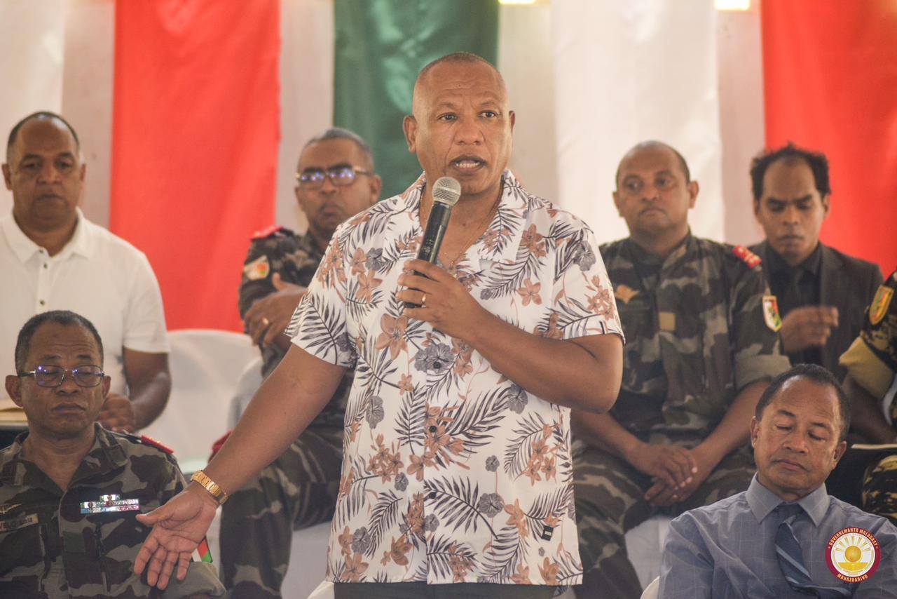BASE TOLIARA VONONA HIFANOME TANANA NY RAY AMAN-DRENY SY NY MPANAO POLITIKA ATY AN-TOERANA HO AN' IO TETIKASA IO
