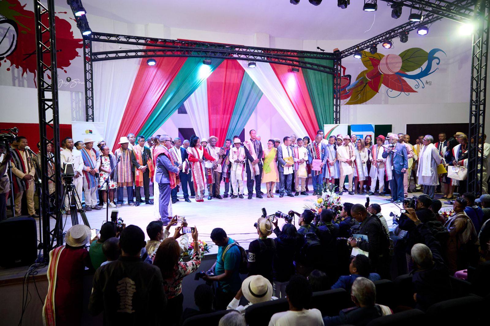 HANAO ADISISIKA HAHAZOAN' NY MPIKABARY MALAGASY MARI-PAHAIZANA ARA-PANJAKANA MISY TOMBOKASE MENA NY MINISITRA GASCAR FENOSOA