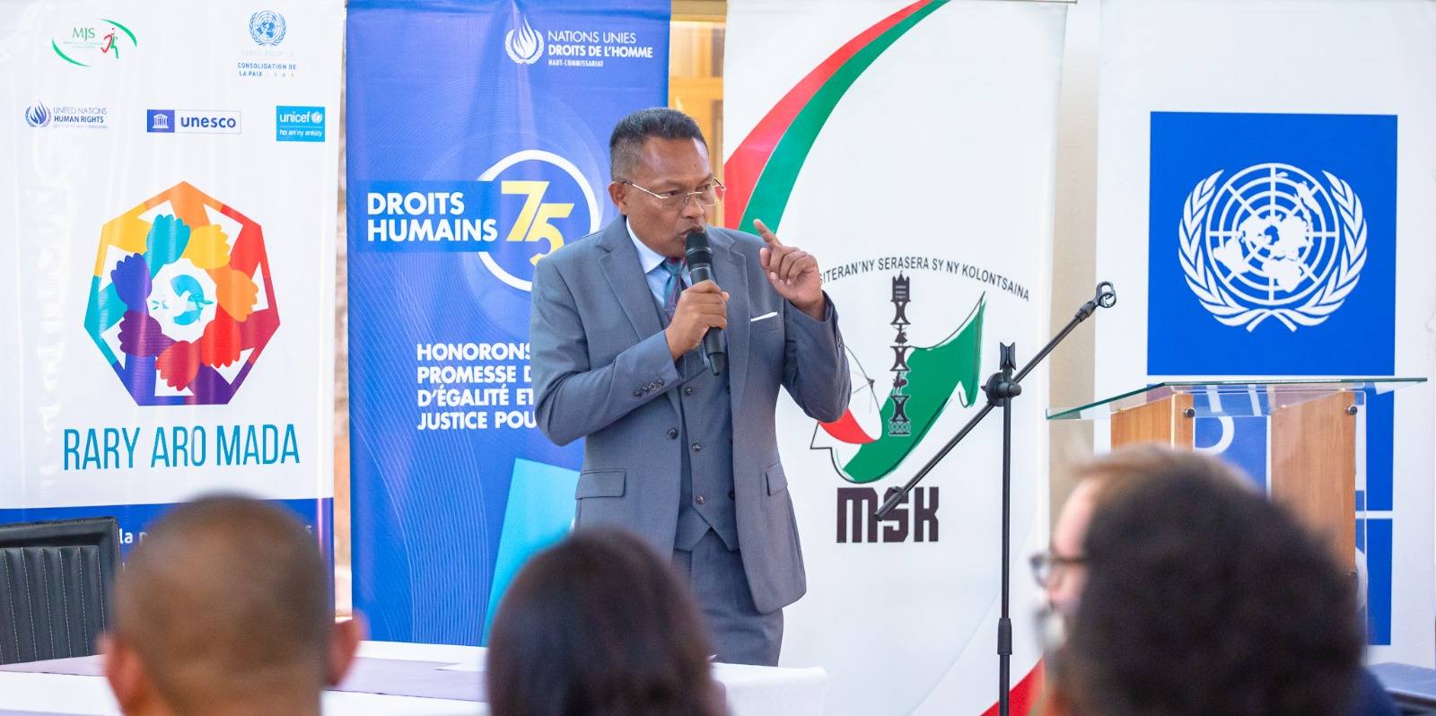 ATRIKASA FANOMBOHAN' NY TETIKASA MOMBA NY FAHALALAHANA MANEHO HEVITRA, IREO FITAOVAN-TSERASERA VAOVAO, FAMPIROBOROBOANA NY ORINASAN-TSERASERA MALALAKA, MAHALEOTENA SY MAROLOKO