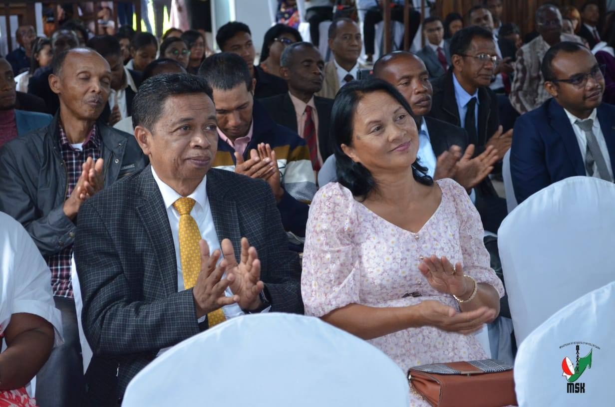 RADIO OASIS 106.4 FM