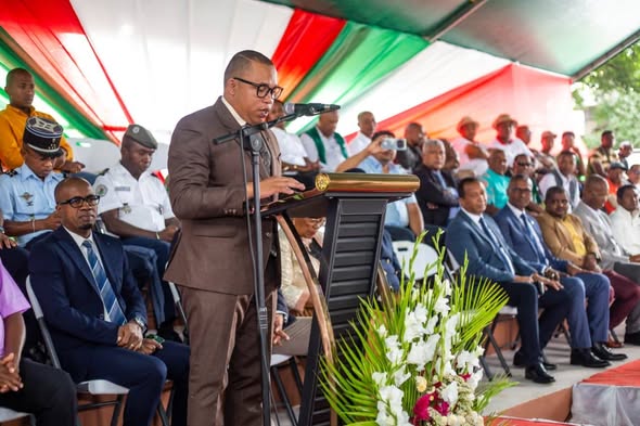 MISITRAKA NY FANAVAOZANA NY KIANJA VAVITIANA AMPASIMAZAVA NY REHETRA.