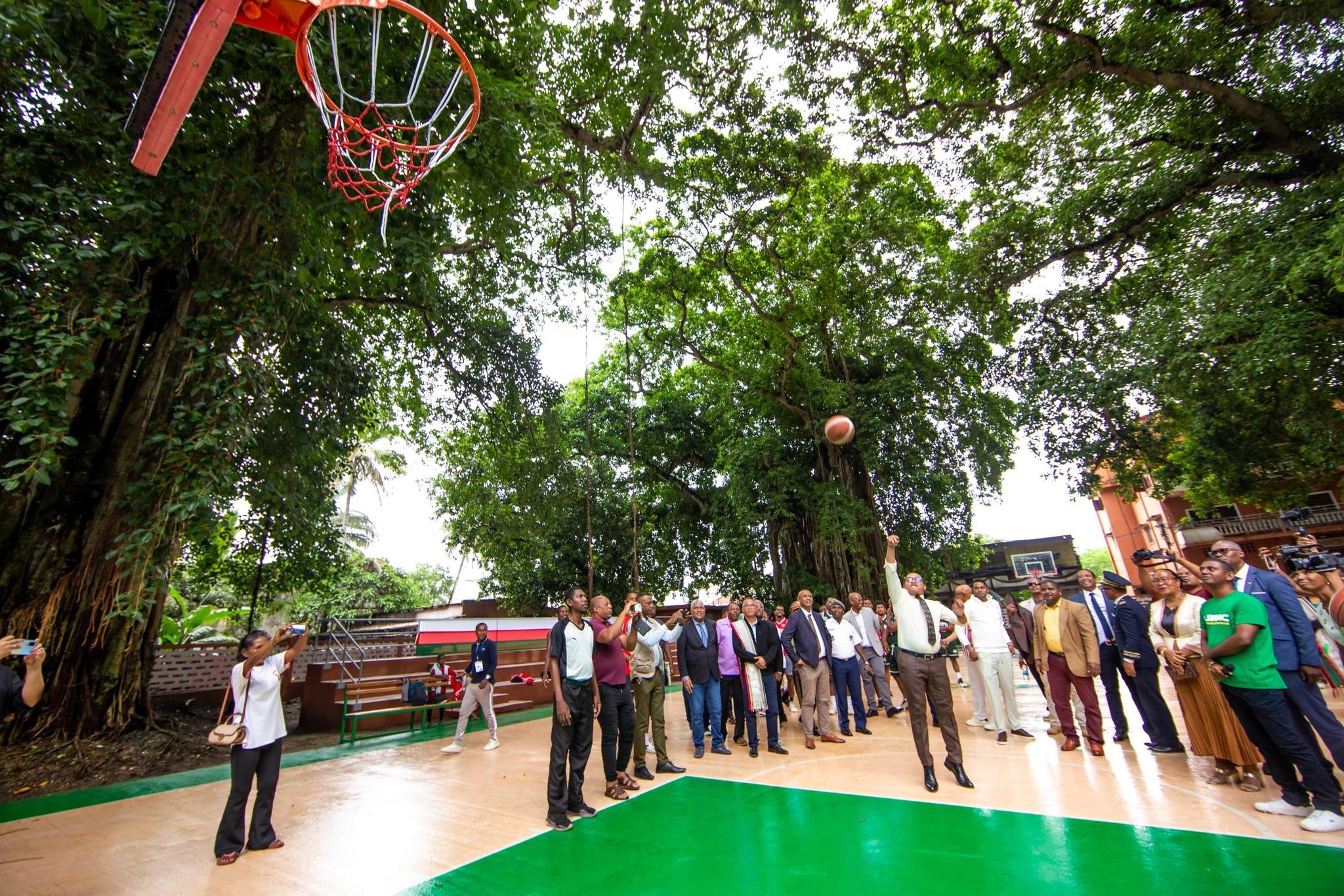 MISITRAKA NY FANAVAOZANA NY KIANJA VAVITIANA AMPASIMAZAVA NY REHETRA.