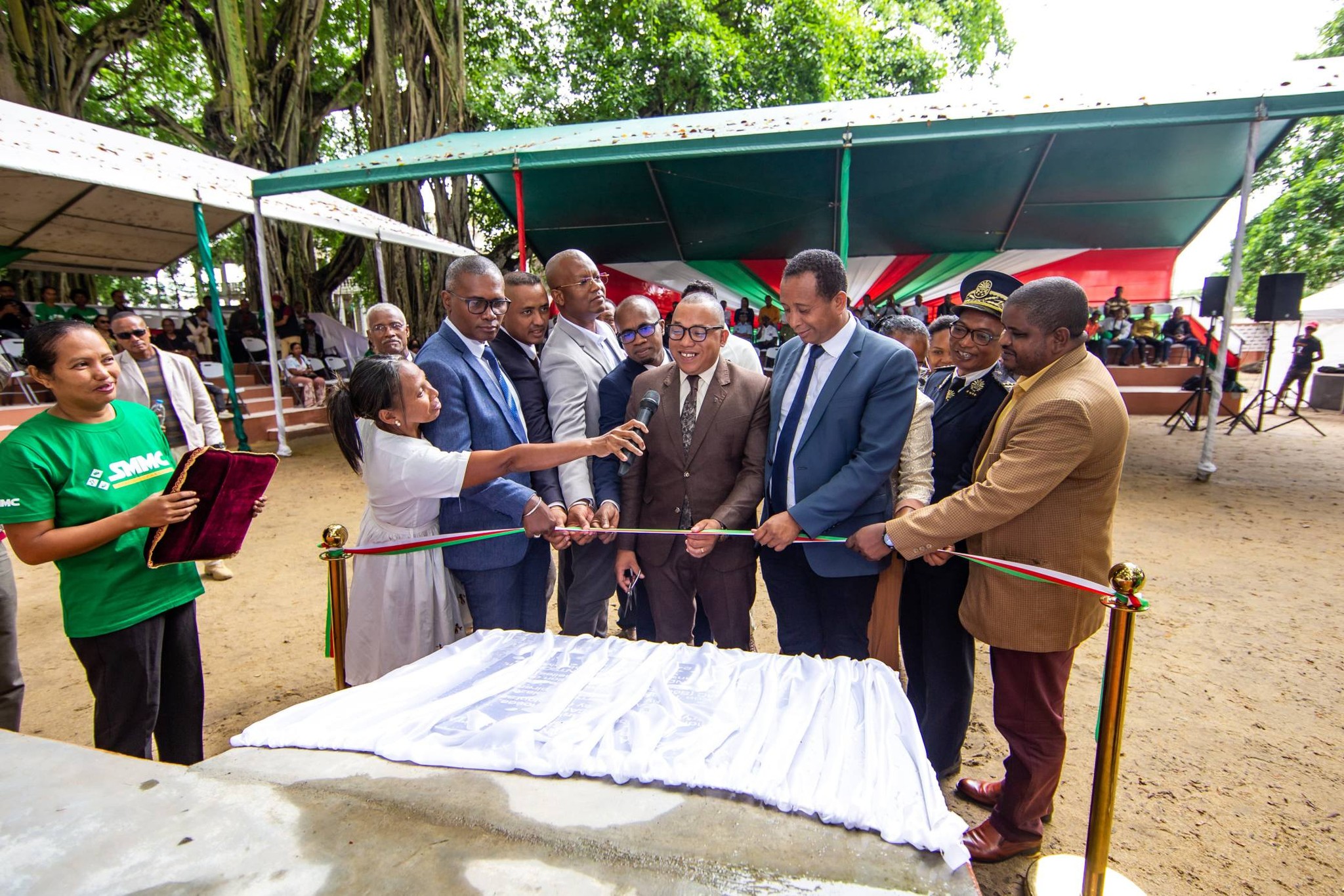 MISITRAKA NY FANAVAOZANA NY KIANJA VAVITIANA AMPASIMAZAVA NY REHETRA.