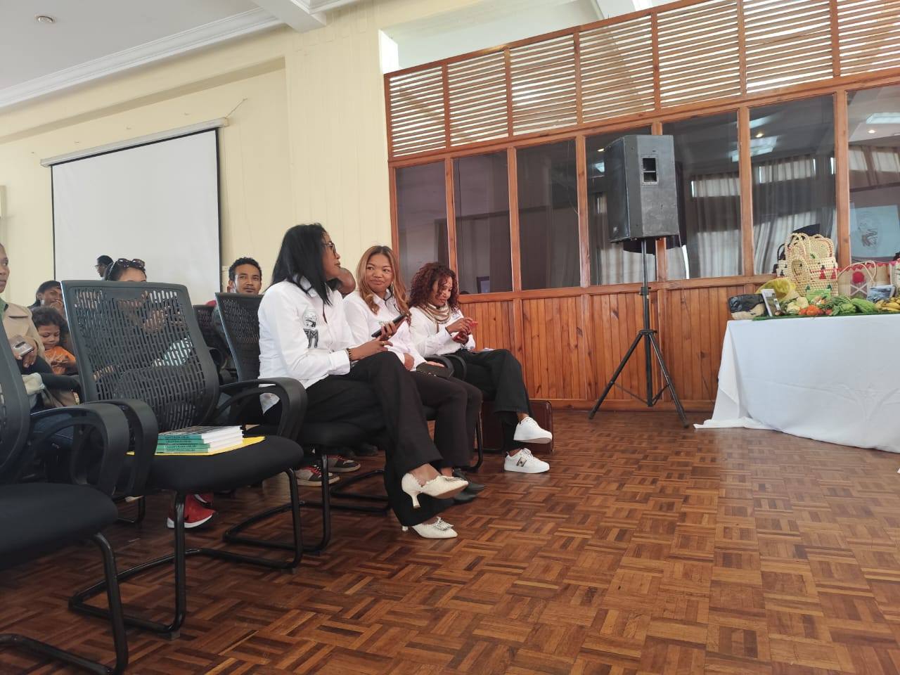 𝐋À𝐋A𝐍’𝐈 𝐌A𝐃A𝐆A𝐒I𝐊A𝐑A