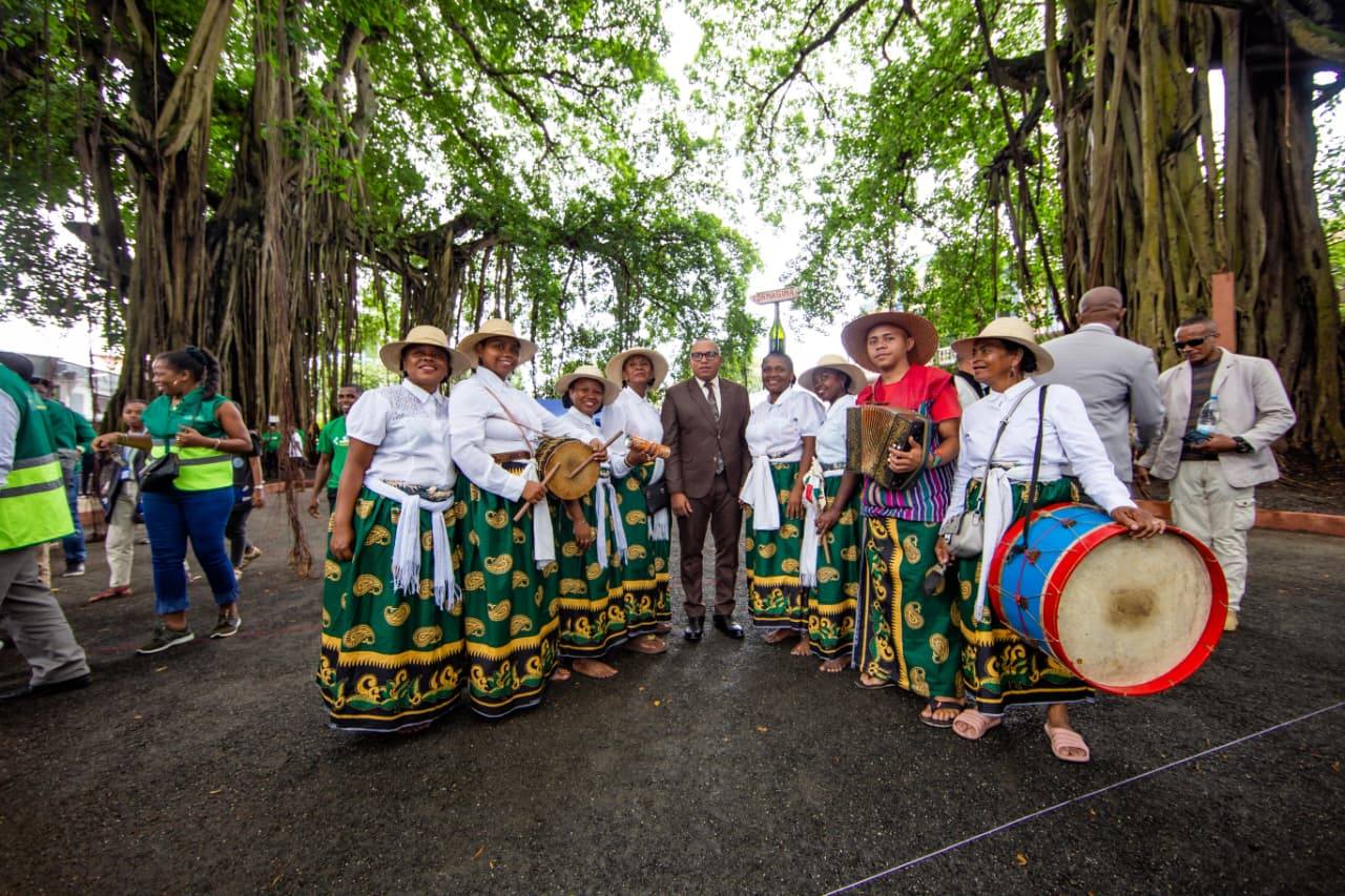 MISITRAKA NY FANAVAOZANA NY KIANJA VAVITIANA AMPASIMAZAVA NY REHETRA.