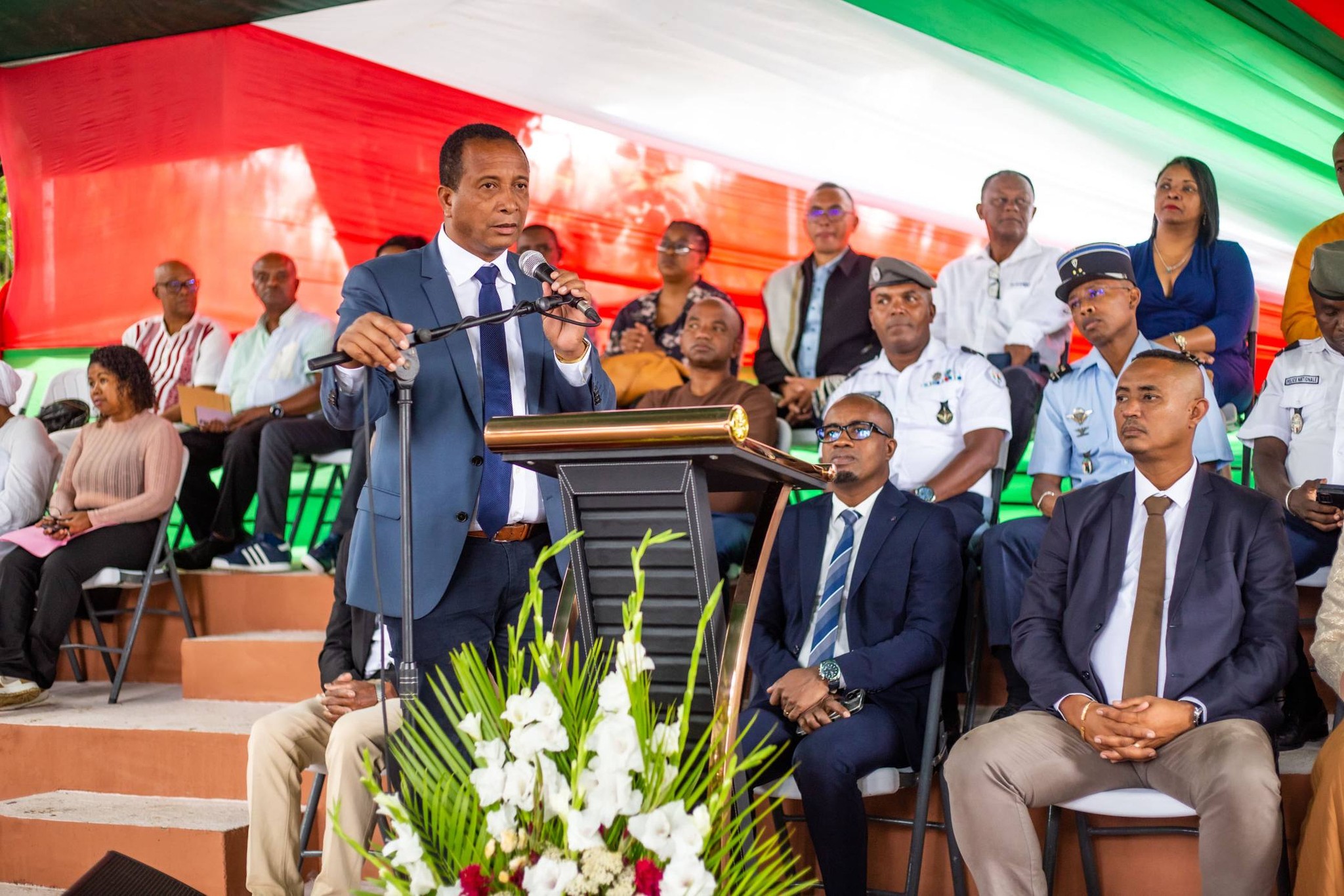 MISITRAKA NY FANAVAOZANA NY KIANJA VAVITIANA AMPASIMAZAVA NY REHETRA.