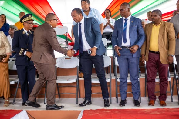 MISITRAKA NY FANAVAOZANA NY KIANJA VAVITIANA AMPASIMAZAVA NY REHETRA.