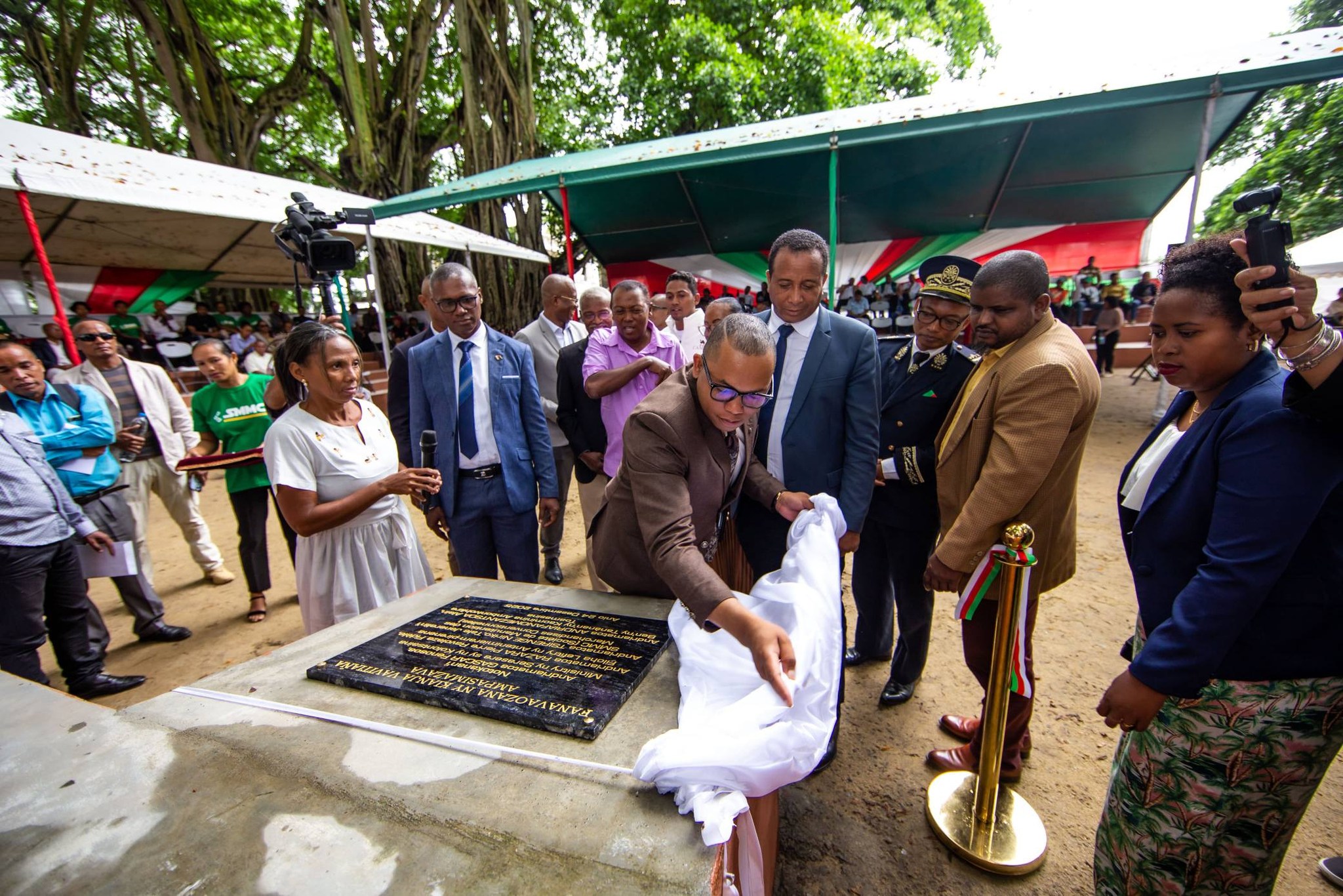 MISITRAKA NY FANAVAOZANA NY KIANJA VAVITIANA AMPASIMAZAVA NY REHETRA.