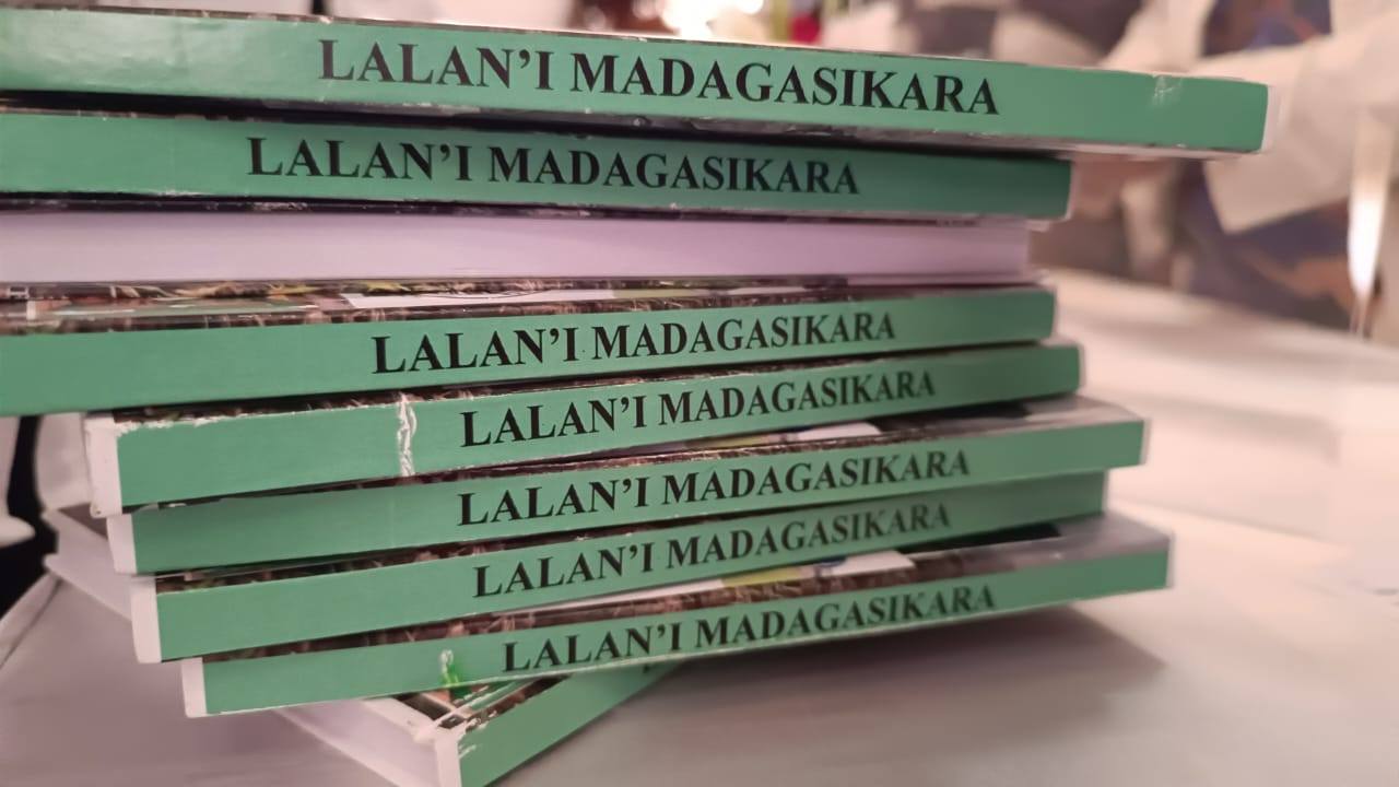 𝐋À𝐋A𝐍’𝐈 𝐌A𝐃A𝐆A𝐒I𝐊A𝐑A