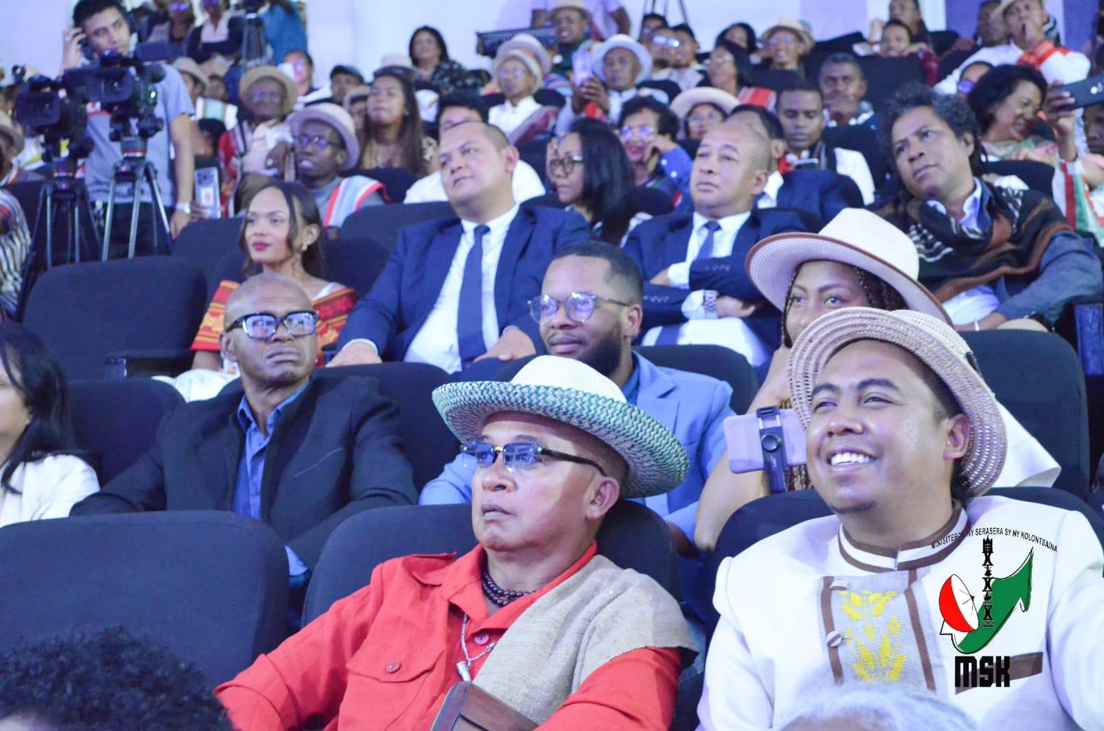 HANAO ADISISIKA HAHAZOAN' NY MPIKABARY MALAGASY MARI-PAHAIZANA ARA-PANJAKANA MISY TOMBOKASE MENA NY MINISITRA GASCAR FENOSOA