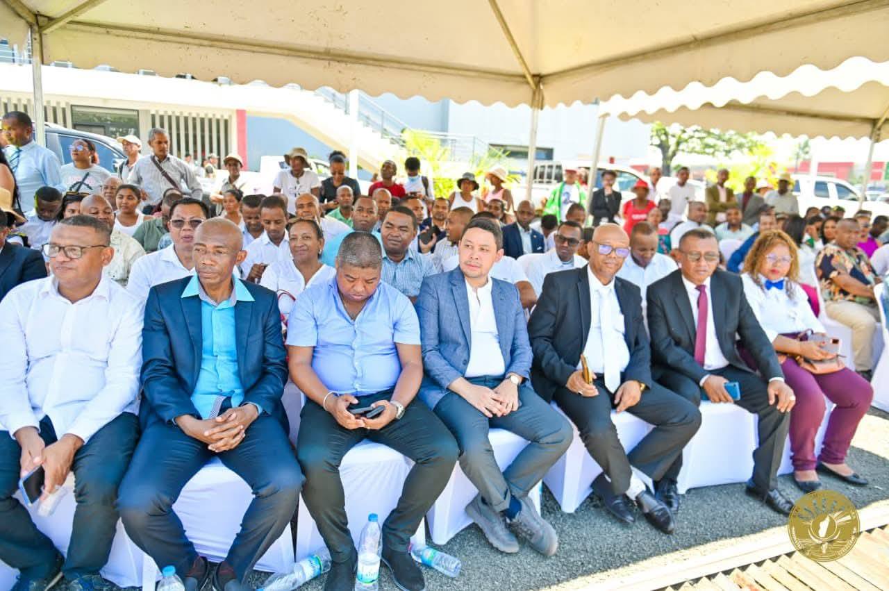 MIEZAKA MANAO FITONDRANA MAZAVA SY MADIO ISIKA HOY NY FILOHAN'NY FANAVAOZANA NY REPOBLIKAN'I MADAGASIKARA.
