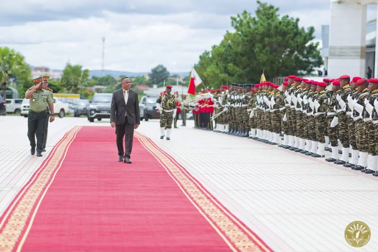 NITARIKA NY FIKAONANDOHAN’NY TAFIKIA NANOMBOKA ANDROANY NY FIHOHAN’NY FANAVAOZANA NY REPOBLIKAN’I MADAGASIKARA NIARAKA TAMIN’IREO MPANOLOTSAINA AVON’NY FANAVAOZANA