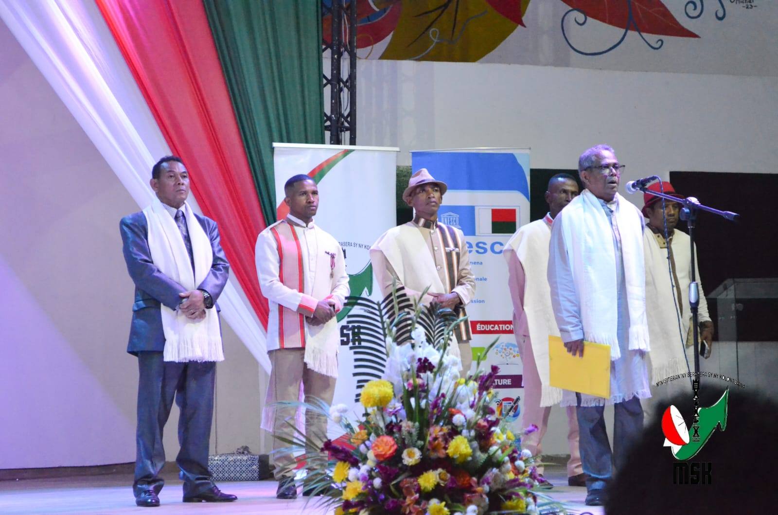 HANAO ADISISIKA HAHAZOAN' NY MPIKABARY MALAGASY MARI-PAHAIZANA ARA-PANJAKANA MISY TOMBOKASE MENA NY MINISITRA GASCAR FENOSOA