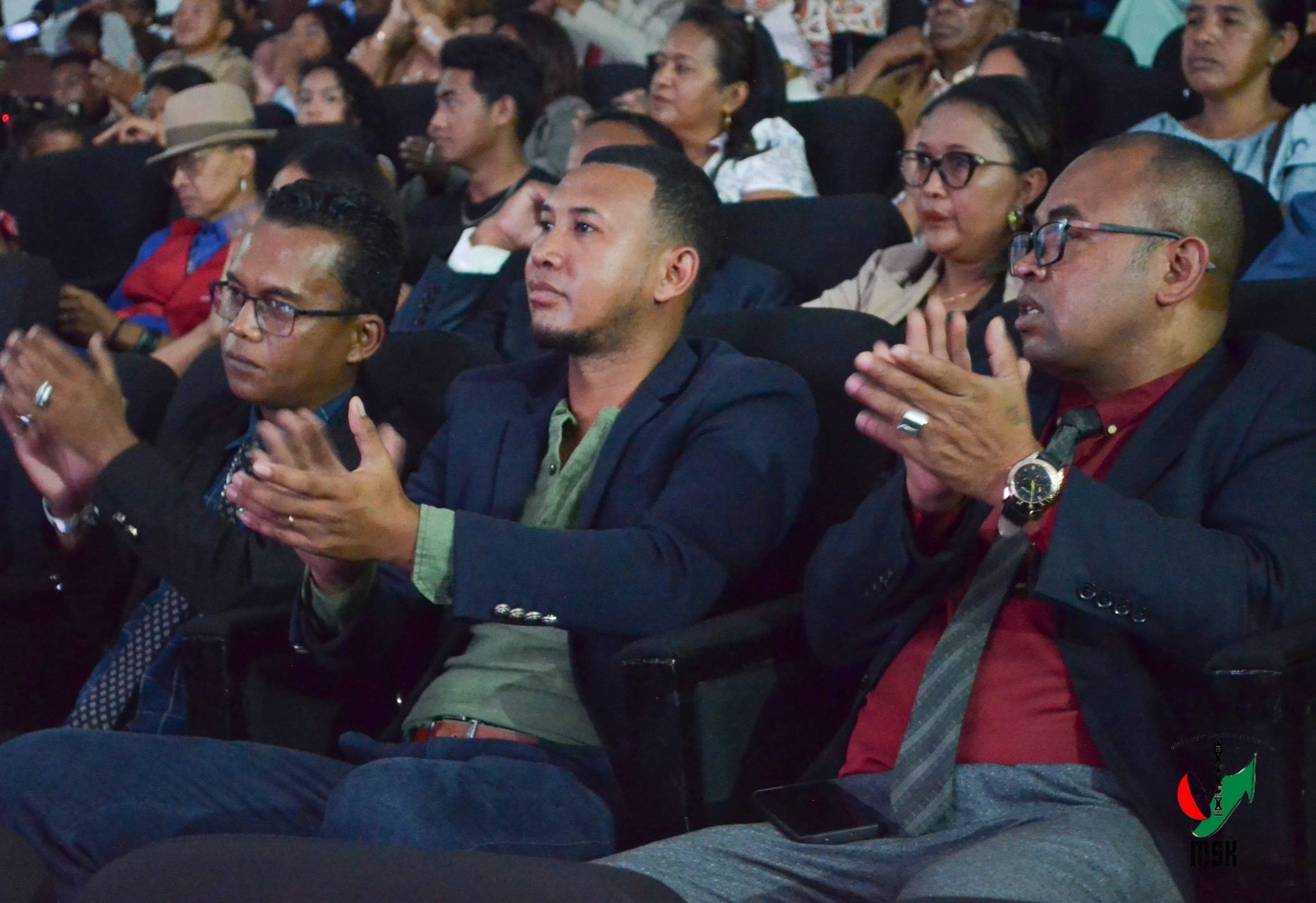 NOSONIAVINA ANDROANY NY FIFANARAHAM-PIARAHA-MIASA EO AMIN'NY MINISITRAN'NY SERASERA SY NY KOLONTSAINA SY NY SYNOPS IZAY IVONDRONAN'IREO MPIKARAKARA FAMPISEHOANA.