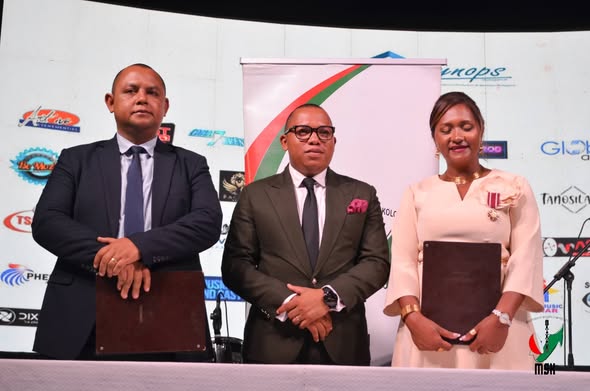 NOSONIAVINA ANDROANY NY FIFANARAHAM-PIARAHA-MIASA EO AMIN'NY MINISITRAN'NY SERASERA SY NY KOLONTSAINA SY NY SYNOPS IZAY IVONDRONAN'IREO MPIKARAKARA FAMPISEHOANA.