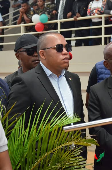 HAMPITOMBOINA NY FOTODRAFITRASA ILAIN'NY VAHOAKA ISAM-PARITRA. NAHAZO TRANO SY KIANJA ARA-PANATANJAHANTENA ARY BIRAON'NY POLISY SY CSB II NY FARITRA VAKINANKARATRA