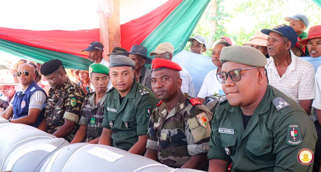 RIVODOZA FYTIA : TONGA NANAMPY IREO TRABOINA TETO MAHANORO SY VATOMANDRY NY PRAIMINISITRA