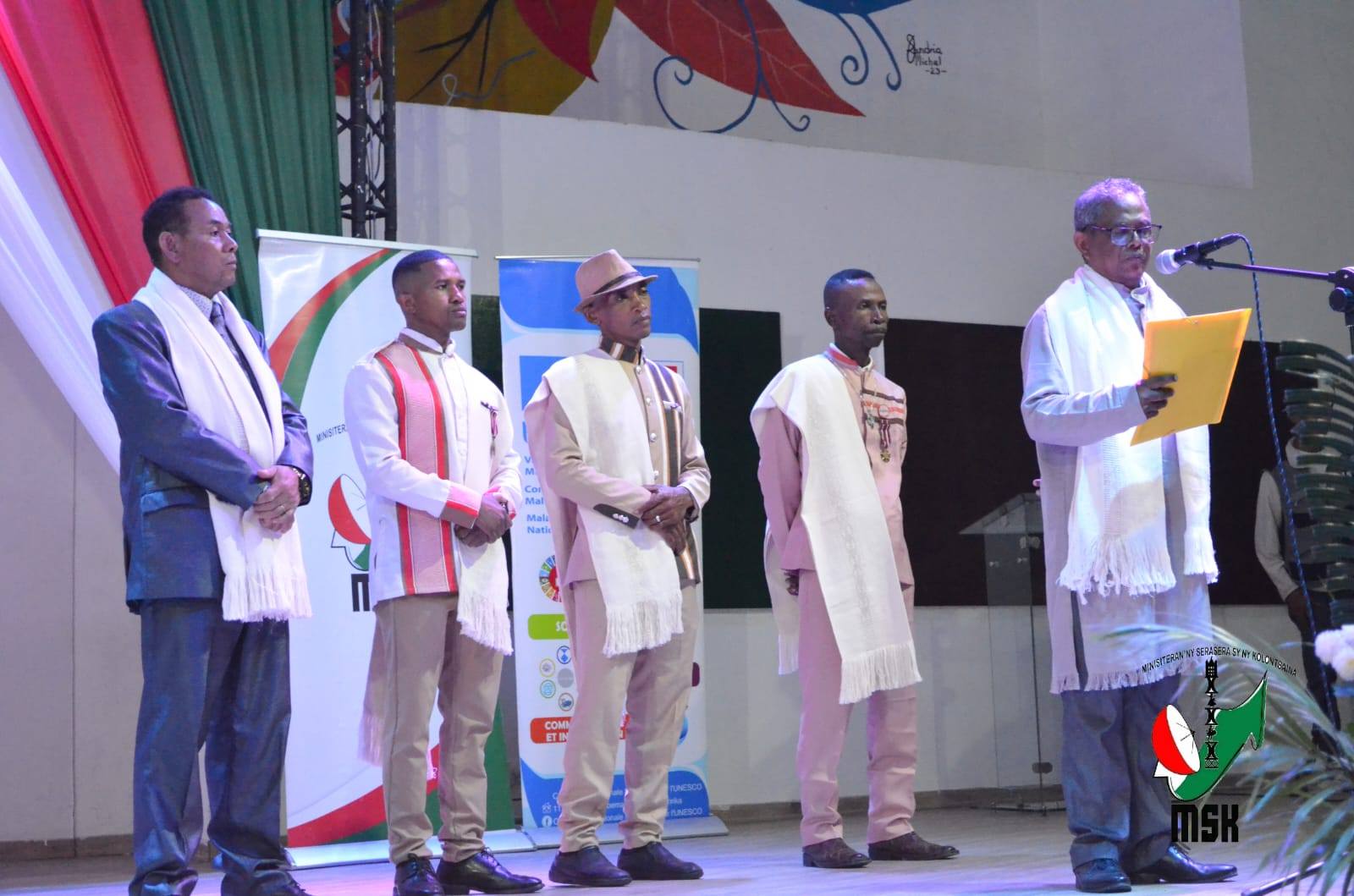 HANAO ADISISIKA HAHAZOAN' NY MPIKABARY MALAGASY MARI-PAHAIZANA ARA-PANJAKANA MISY TOMBOKASE MENA NY MINISITRA GASCAR FENOSOA