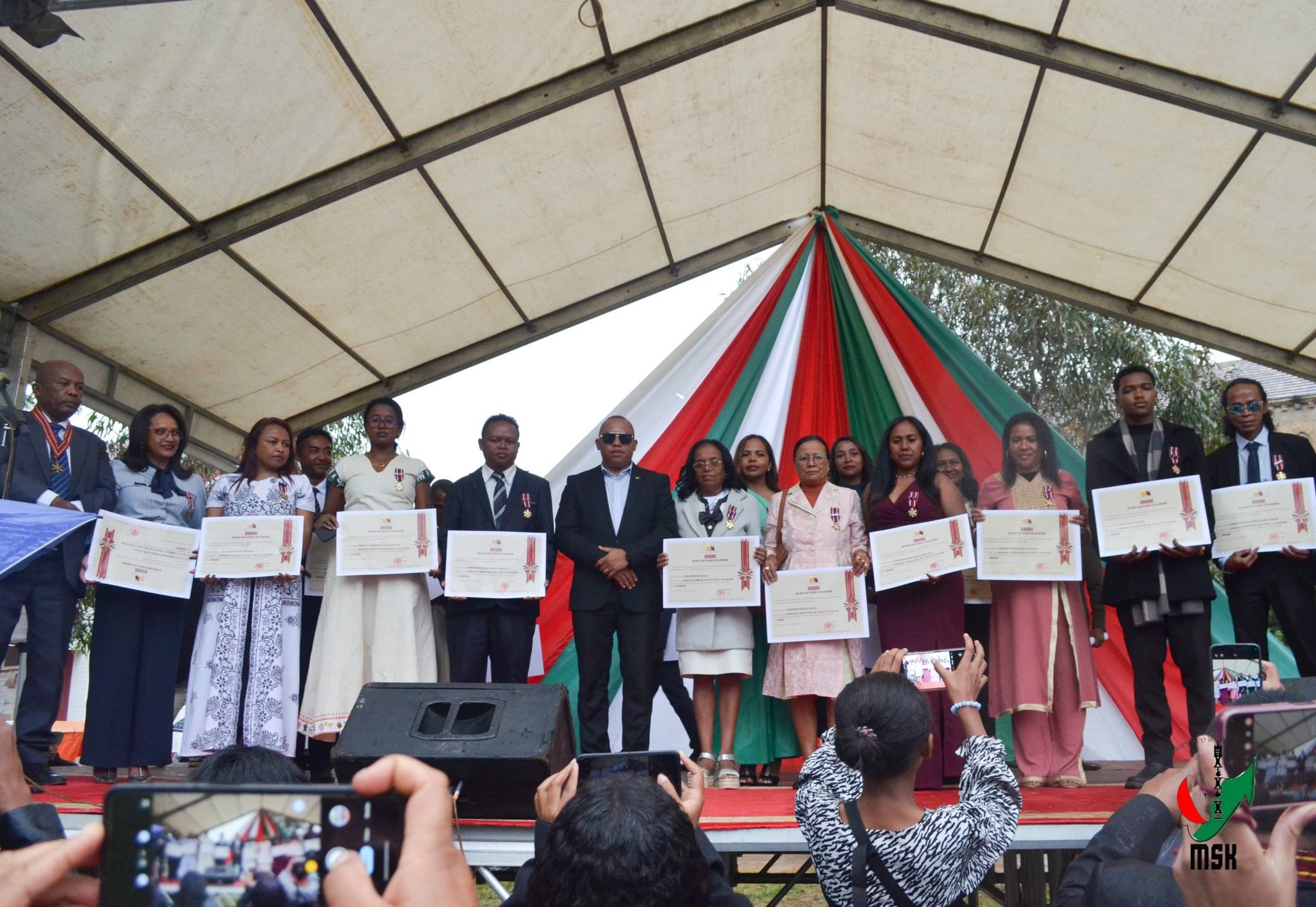 ENDRIKA HITA MASO FANKASITRAHANA NY EZAKA VITAN' NY MPISEHATRA ARA-KOLONTSAINA SADY FAMPIRISIHANA AMIN' NY TSARA KOKOA HATRANY NY MARI-BONINAHITRY NY KANTO