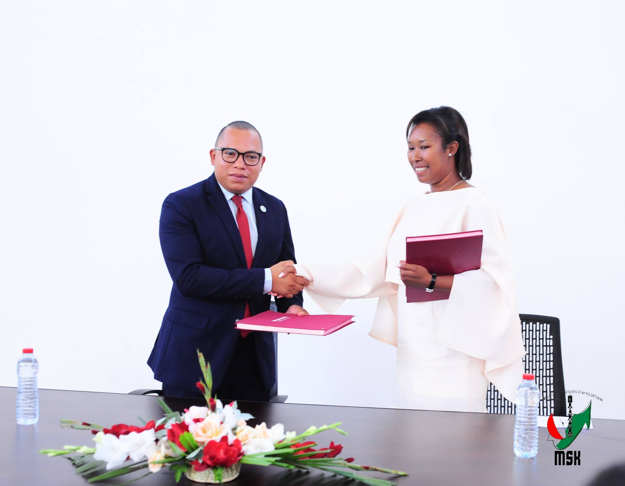 MITONDRA NY TRAIKEFANY, MIARA-MIENTANA AMIN’NY MINISITERAN’NY SERASERA SY NY KOLONTSAINA EO AMIN’NY LAFINY FAMPIOFANANA MOMBA NY SERASERA NY "𝗣𝗘𝗔𝗞"