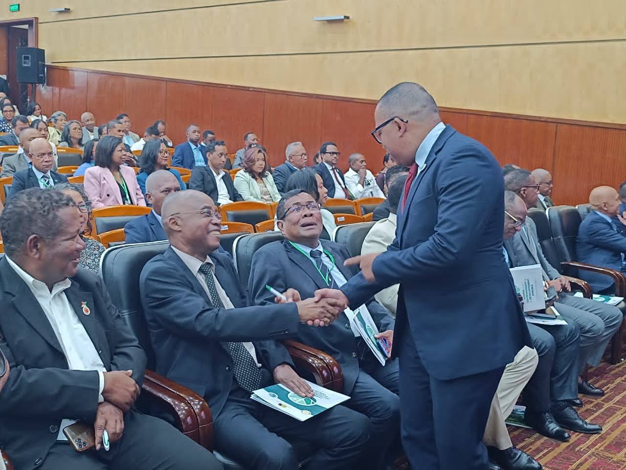 FANOKAFANA AMIN'NY FOMBA OFISIALY NY "FAKAN-KEVITRA NASIONALY HO AN'NY TONTOLO IAINANA SY NY FANDROSOANA LOVAINJAFY".