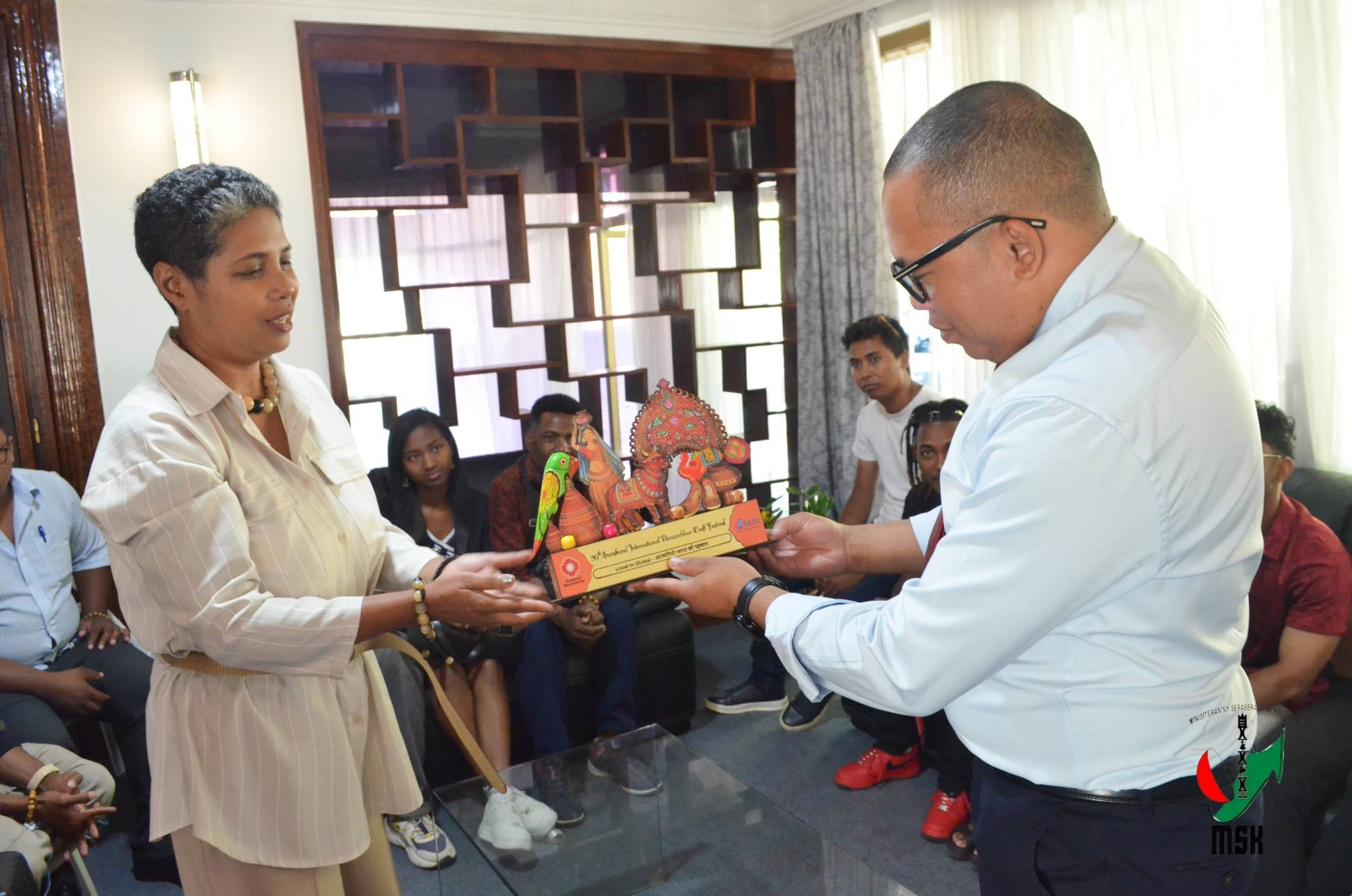 NAHAZO AMBOARA TAMIN’NY FIFANINANANA SEHO ARA-JAVA-KANTO NATAO TANY INDIA NY MALAGASY .