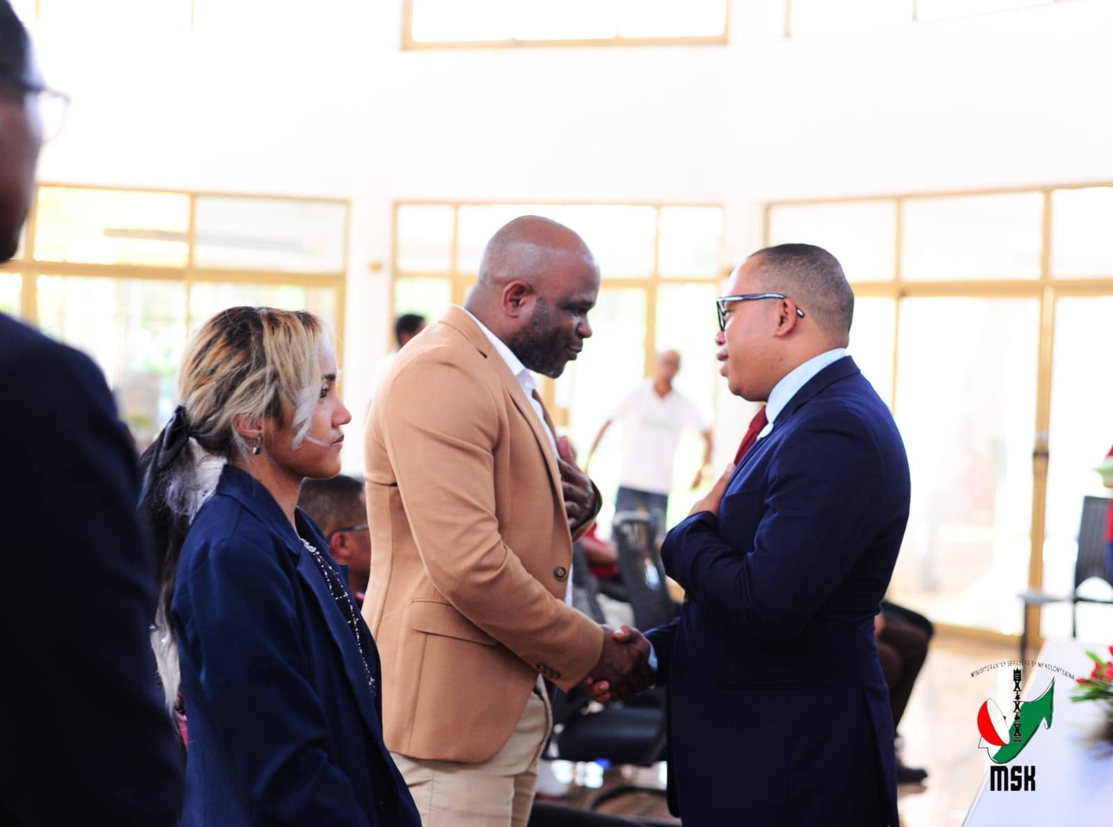 MITONDRA NY TRAIKEFANY, MIARA-MIENTANA AMIN’NY MINISITERAN’NY SERASERA SY NY KOLONTSAINA EO AMIN’NY LAFINY FAMPIOFANANA MOMBA NY SERASERA NY "𝗣𝗘𝗔𝗞"