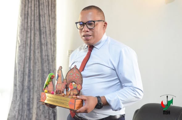 NAHAZO AMBOARA TAMIN’NY FIFANINANANA SEHO ARA-JAVA-KANTO NATAO TANY INDIA NY MALAGASY .