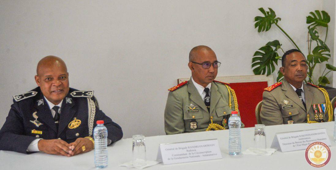 FIHAONANA ARAK’ASA TEO AMIN’NY PRAIMINISITRA SY IREO JENERALY NAHAZO FISONDROTANA TEO AMIN’NY LAHARAM-BONINAHITRA TAONA 2024