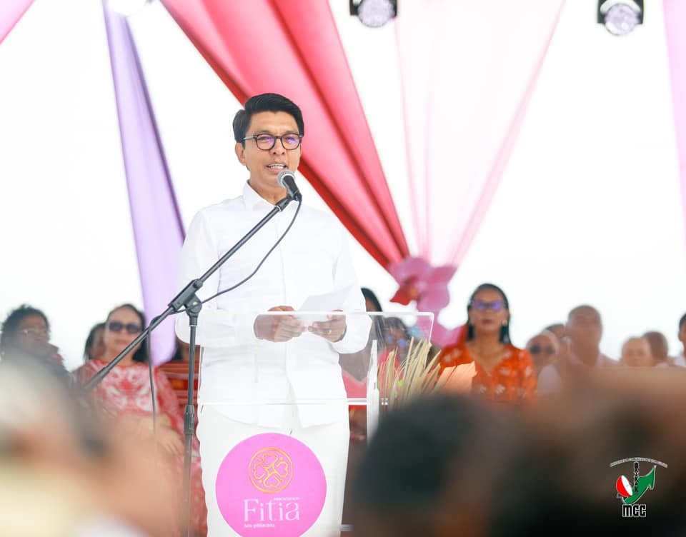 MANAN-KASINA NY VEHIVAVY ! MANAN-DANJA NY FANIRIANY, MENDRIKA HO TANTERAHINA NY NOFINOFINY