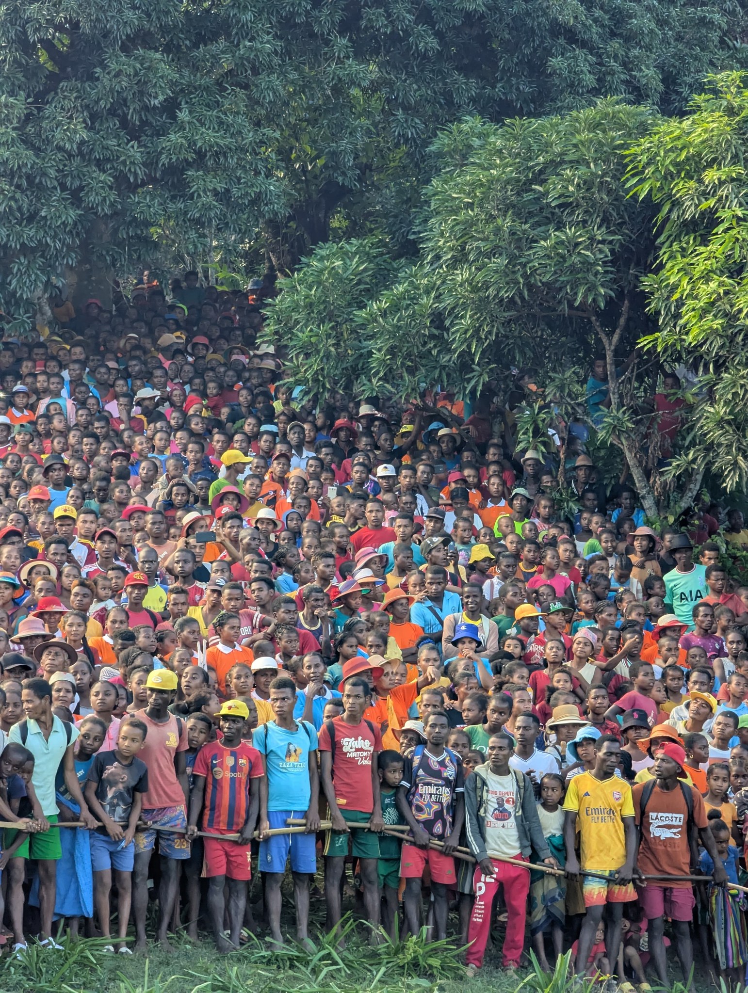 TONGA NIJERY MIVANTANA NY VAHOAKAN' I NOSY VARIKA NY FITONDRAM-PANJAKANA TAMIN' NY ALALAN'NY MINISTRY NY SERASERA SY NY KOLONTSAINA