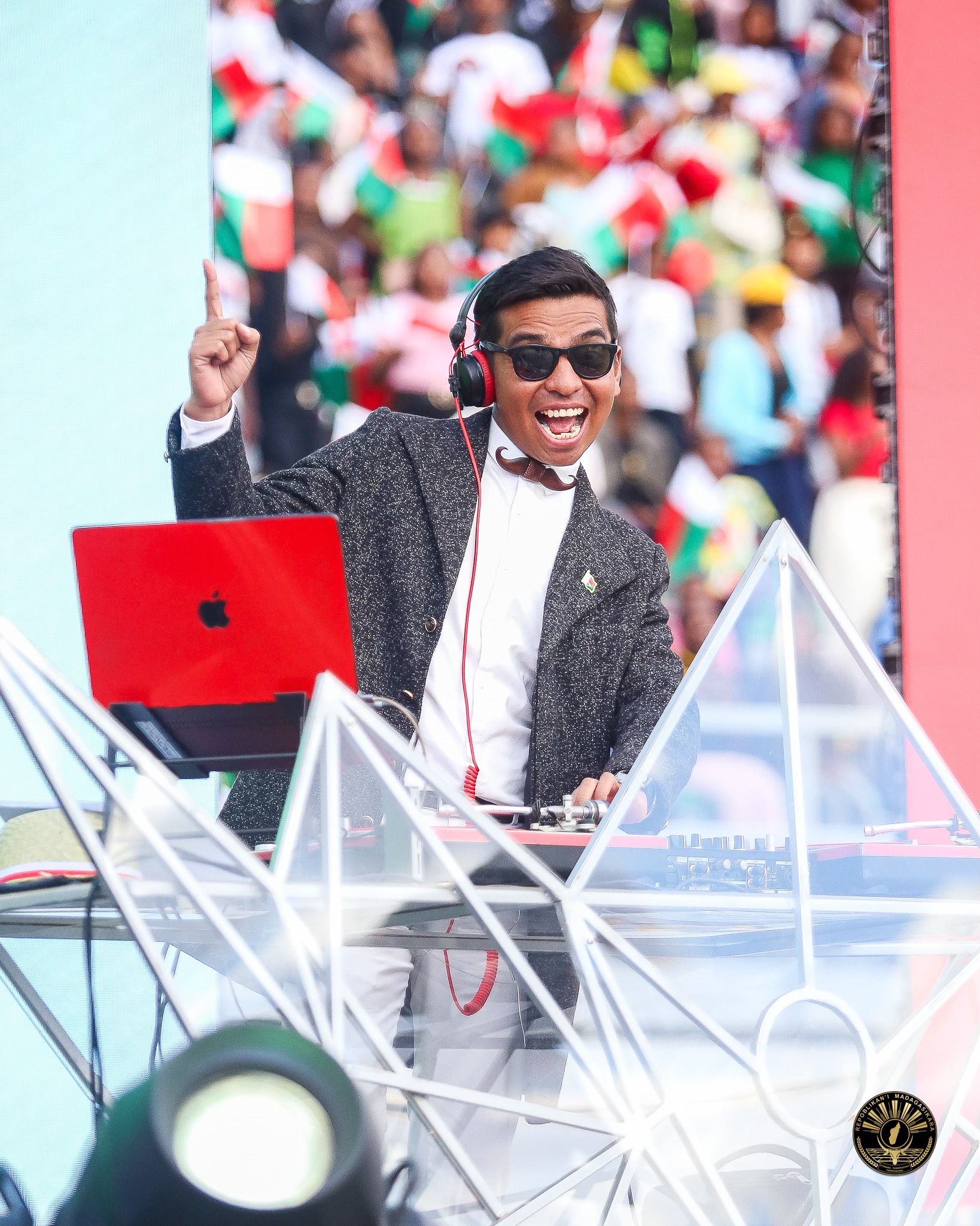 MANAN-DANJA MANOKANA HO AN' NY FIRENENA IZAO FAHA-65 TAONA NIVERENAN' NY FAHALEOVANTENA IZAO