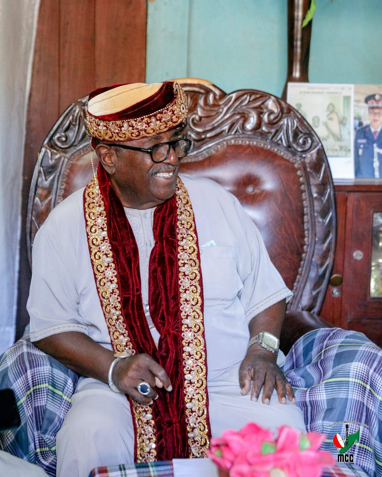 TONGA NITSIDIKA NY RAY AMAN-DRENY ARA-DRAZANA " MPANJAKA ISSA TSIMIARO III ", NY MINISITRY NY SERASERA SY NY KOLONTSAINA, RAMATOA MARA VOLAMIRANTY DONNA