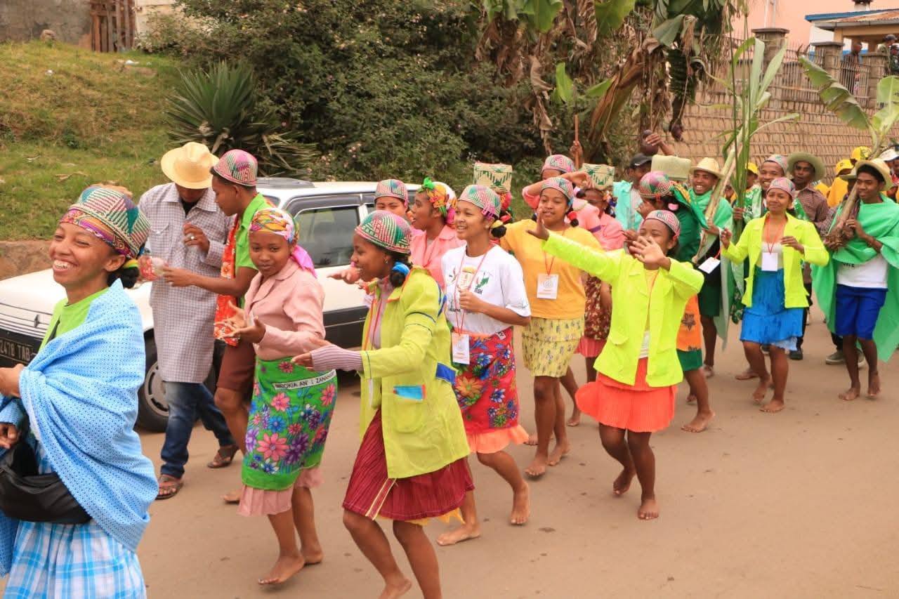 NY DISTRIKAN' AMBOSITRA NO NANDRAY NY ANDIANY FAHA 15 NY VOLAMBETOHAKA