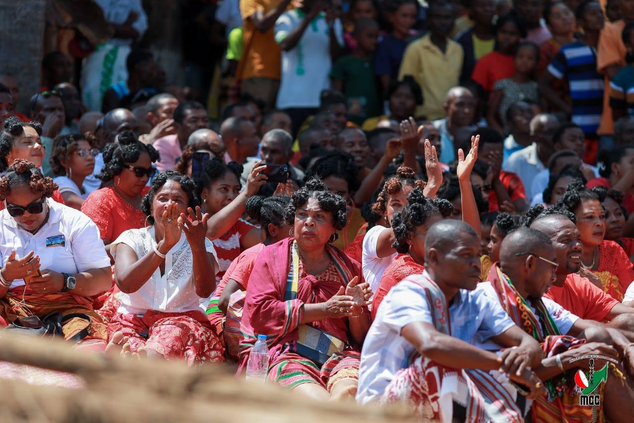 NY TANTARA NO TOKONY HO FOTOTRY NY AMPINGA HO ENTINTSIKA MIADY SY AMPIAKATRA AVO DIA AVO NY HAMPOHOM-PIRENENA SY NY HASIN' NY FITIAVAN-TANINDRAZANA