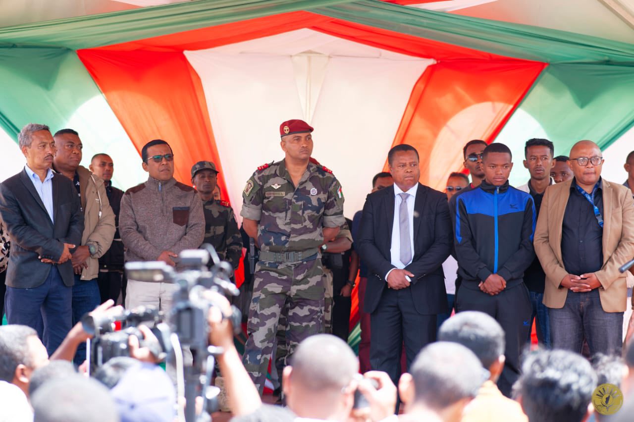 NIJERY IFOTONY NY OLAN' NY MPIANATRA TENY AMIN' NY SEKOLY AMBONY POLYTEKNIKA VONTOVORONA SY NY ONIVERSITEN' ANKATSO NY KOLONELY RAMPANARIVO SOLOFONIAINA THIERRY