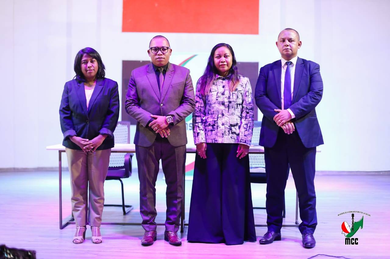 TONTOSA ANDROANY IHANY KOA NY FAMINDRAM-PAHEFANA TEO AMINA TOMPON' ANDRAIKITRA AMBONY MIISA TELO VOATENDRY ETO ANIVON' NY MINISTERAN' NY SERASERA SY NY KOLONTSAINA ARAKA NY FILAN-KEVITRY NY MINISITRA NY ALAROBIA 19 NOVAMBRA 2025