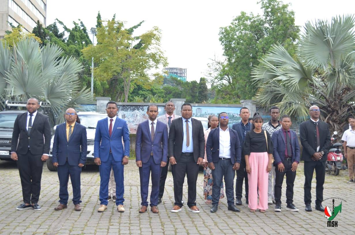 ANDRO VITSIVITSY MIALOHAN' NY ASARAMANITRA DIA NITONDRA NY TENY FISAORANA HOAN' IREO MPIARA-MIASA ETO ANIVON'  NY SERASERA SY NY KOLONTSAINANY MINISITRA GASCAR FENOSOA NANDRITRA NY FOTOANA FANANGANAN-TSAINA